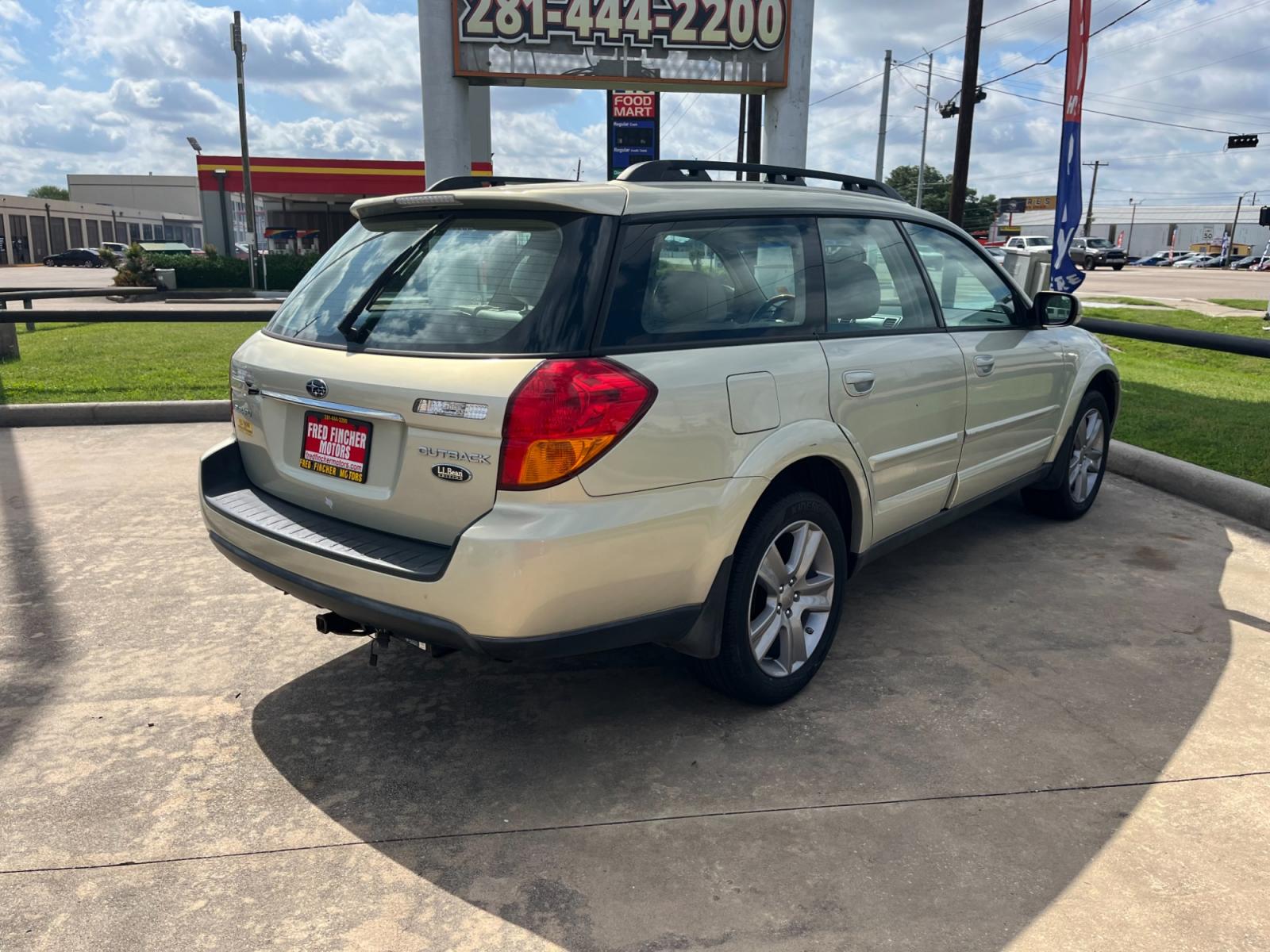 2005 GOLD /TAN Subaru Outback 3.0R L.L.Bean Edition Wagon (4S4BP86C354) with an 3.0L H6 DOHC 24V engine, 5-Speed Automatic Overdrive transmission, located at 14700 Tomball Parkway 249, Houston, TX, 77086, (281) 444-2200, 29.928619, -95.504074 - Photo #6